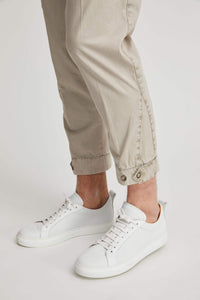 Dizzy pants garment dyed in sand beige