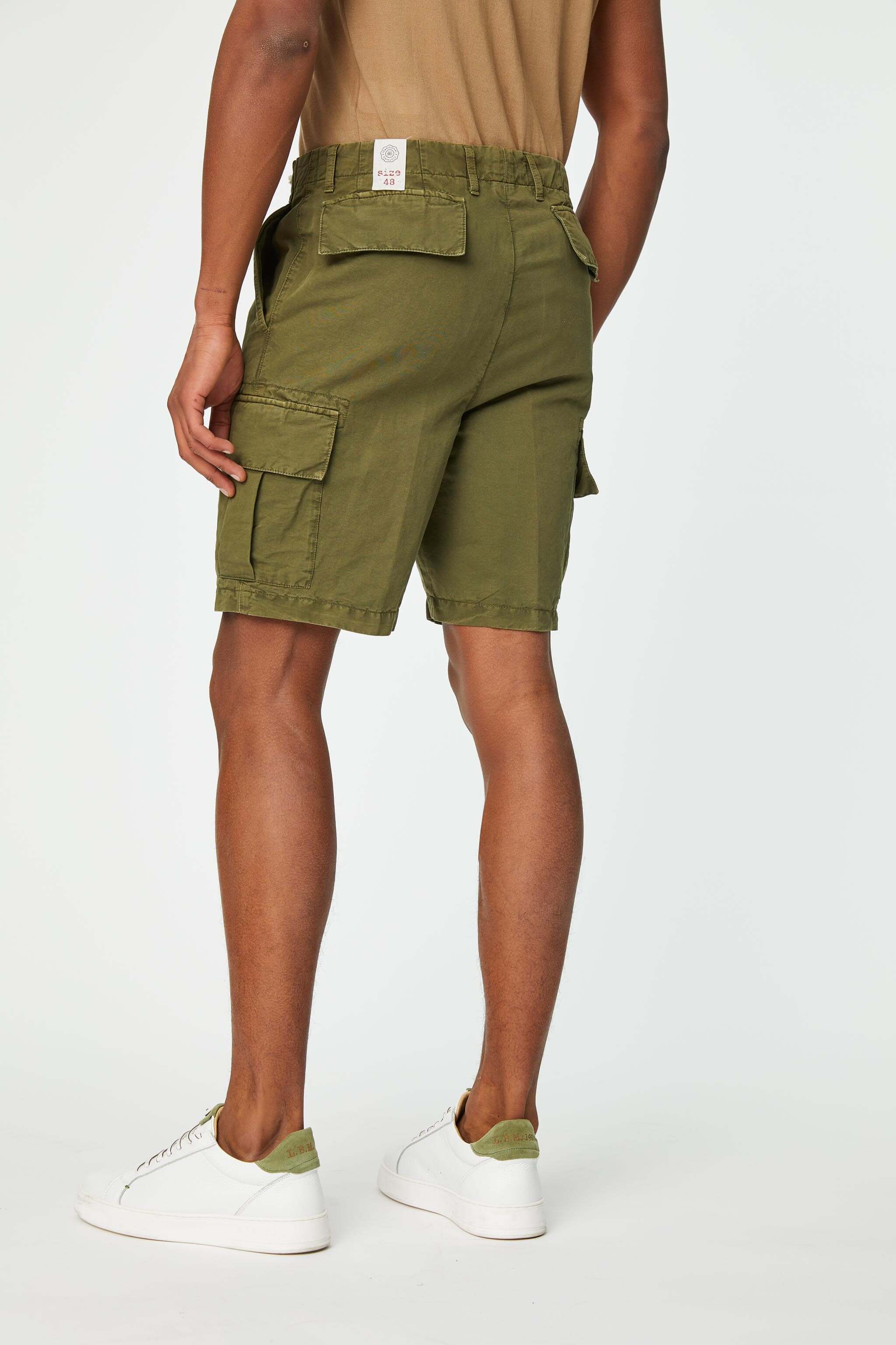 Garment-dyed bermuda shorts in green