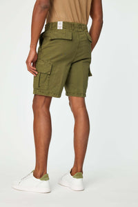 Garment-dyed bermuda shorts in green dark green