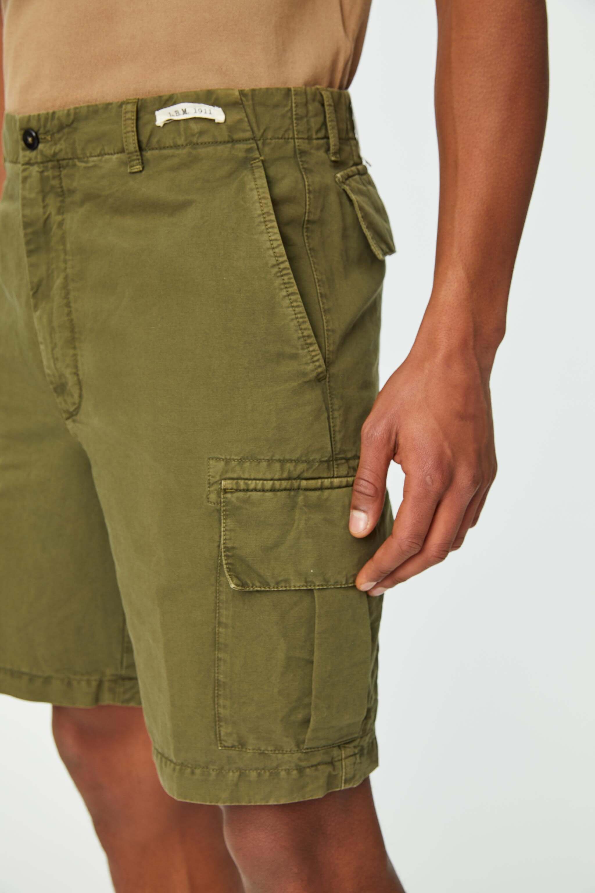 Garment-dyed bermuda shorts in green