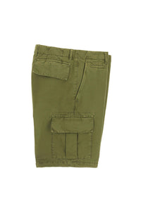 Garment-dyed bermuda shorts in green dark green