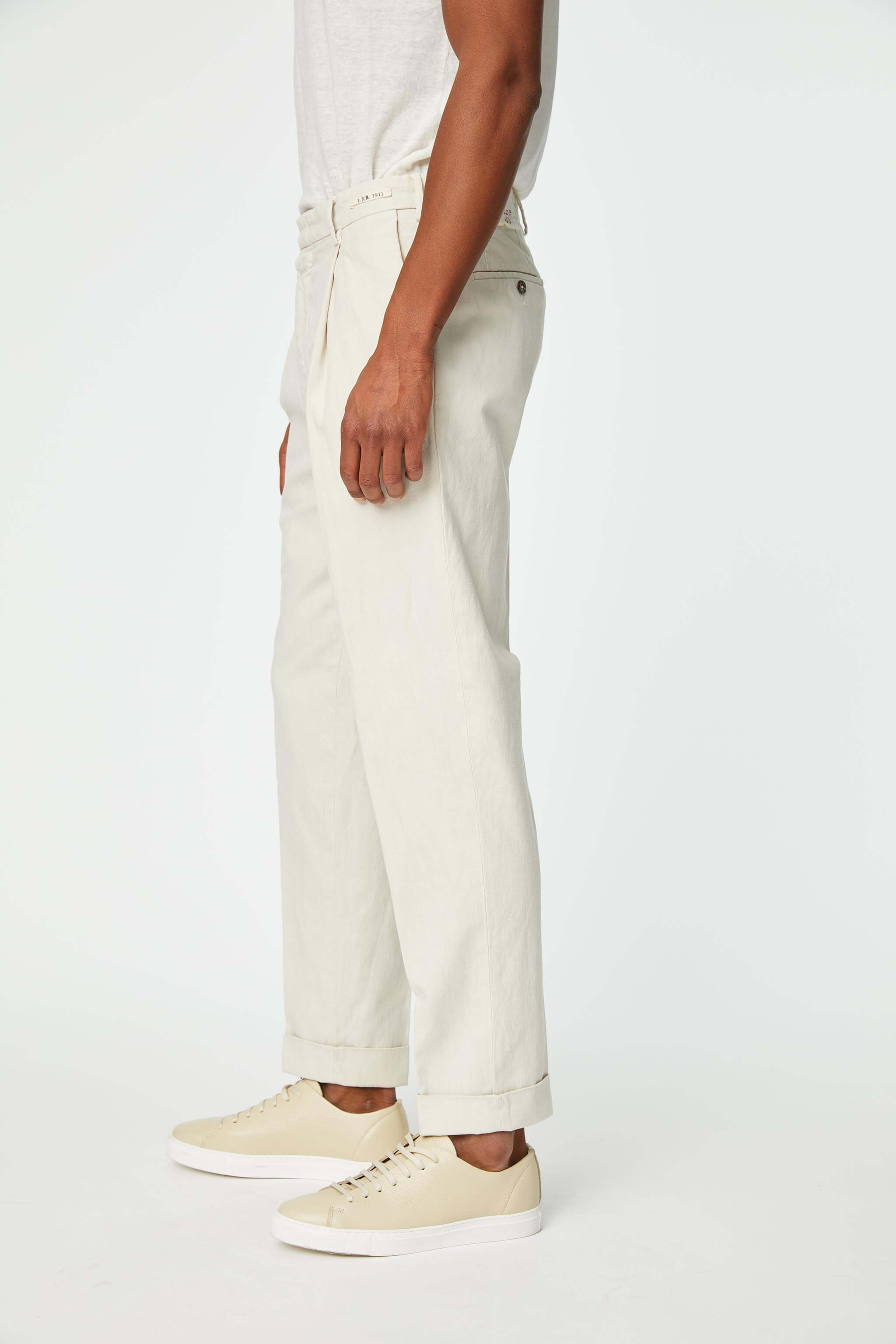 Garment-dyed MILES pants in white