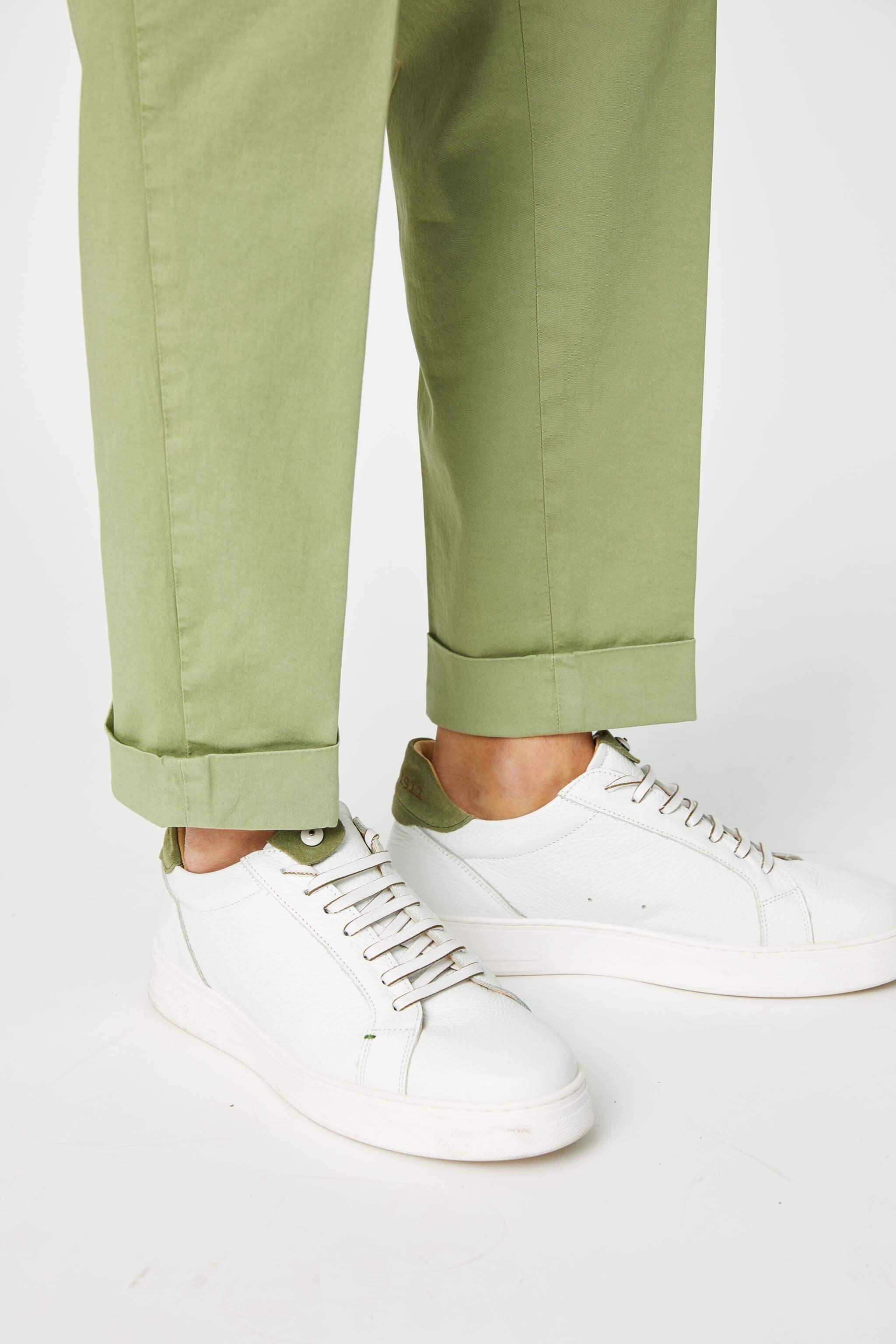Garment-dyed MILES pants in green