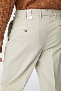 Garment-dyed miles pants in gray beige