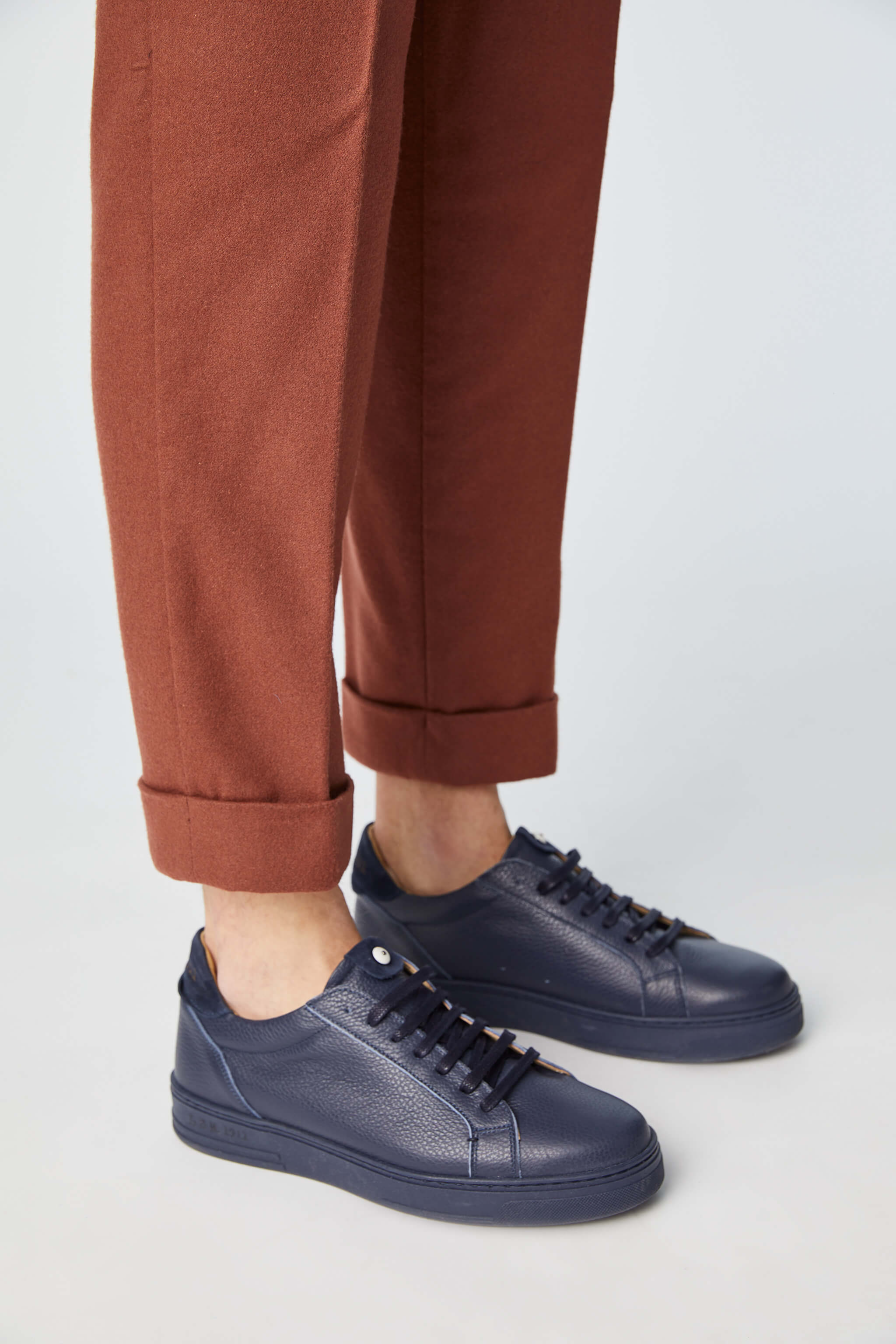 Garment-dyed MILES pants in brown