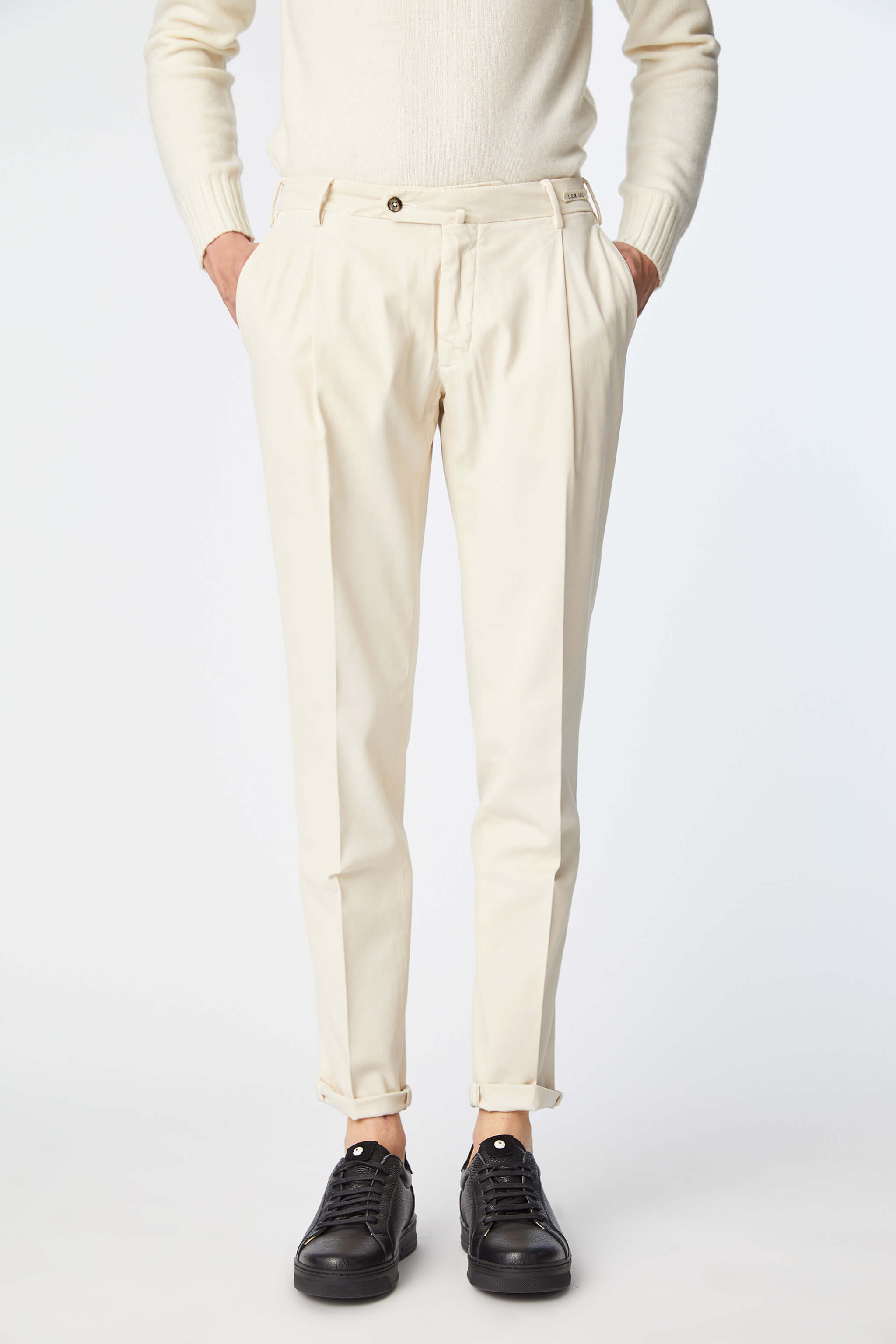Garment-dyed MUDDY pants in white