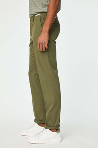 Garment-dyed elton pants in green dark green