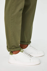 Garment-dyed elton pants in green dark green