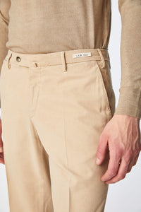 Garment-dyed elton pants in beige earth