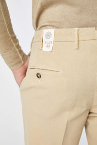 Garment-dyed elton pants in beige earth