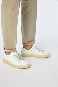 Garment-dyed elton pants in white beige