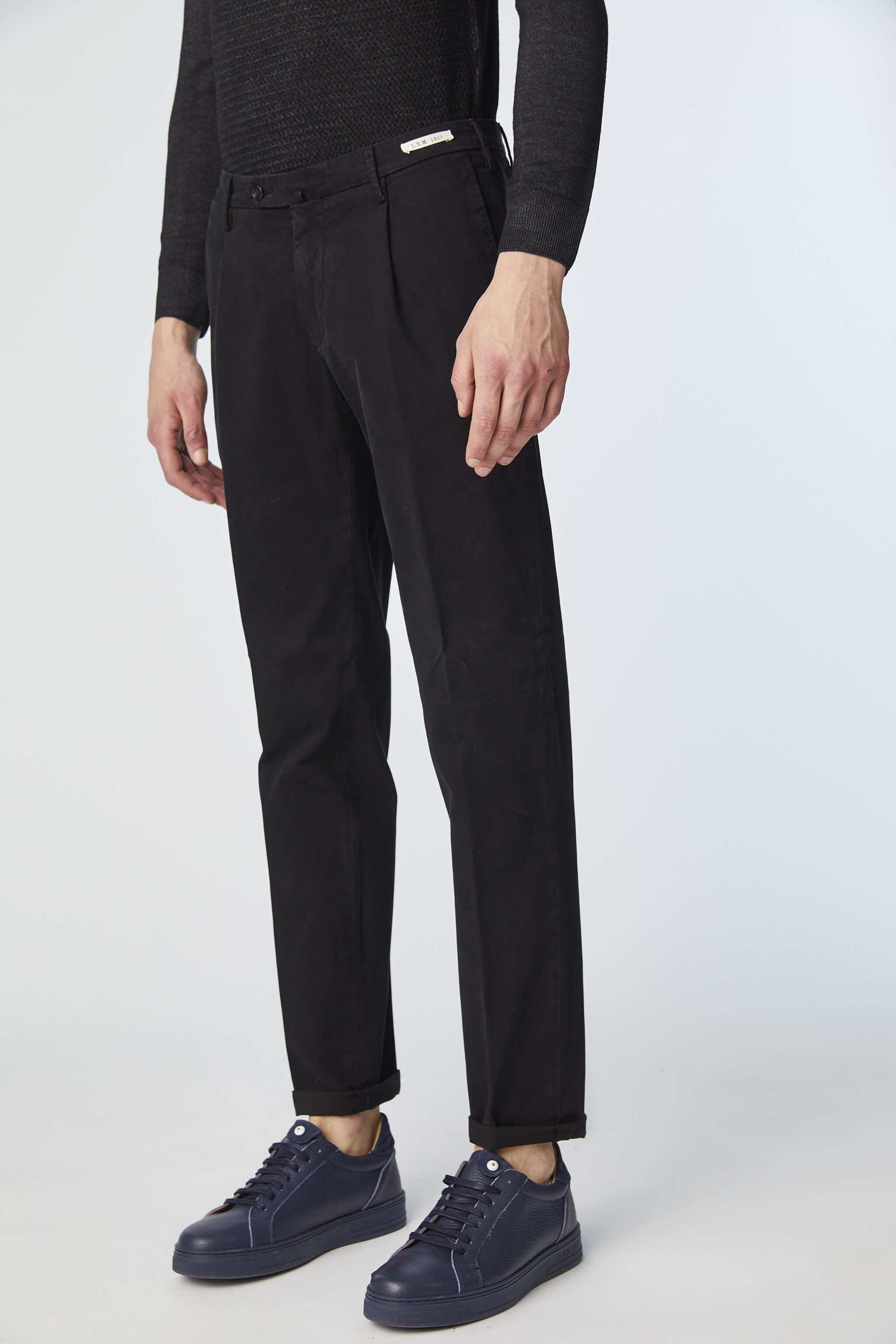 Garment-dyed MICHAEL pants in black