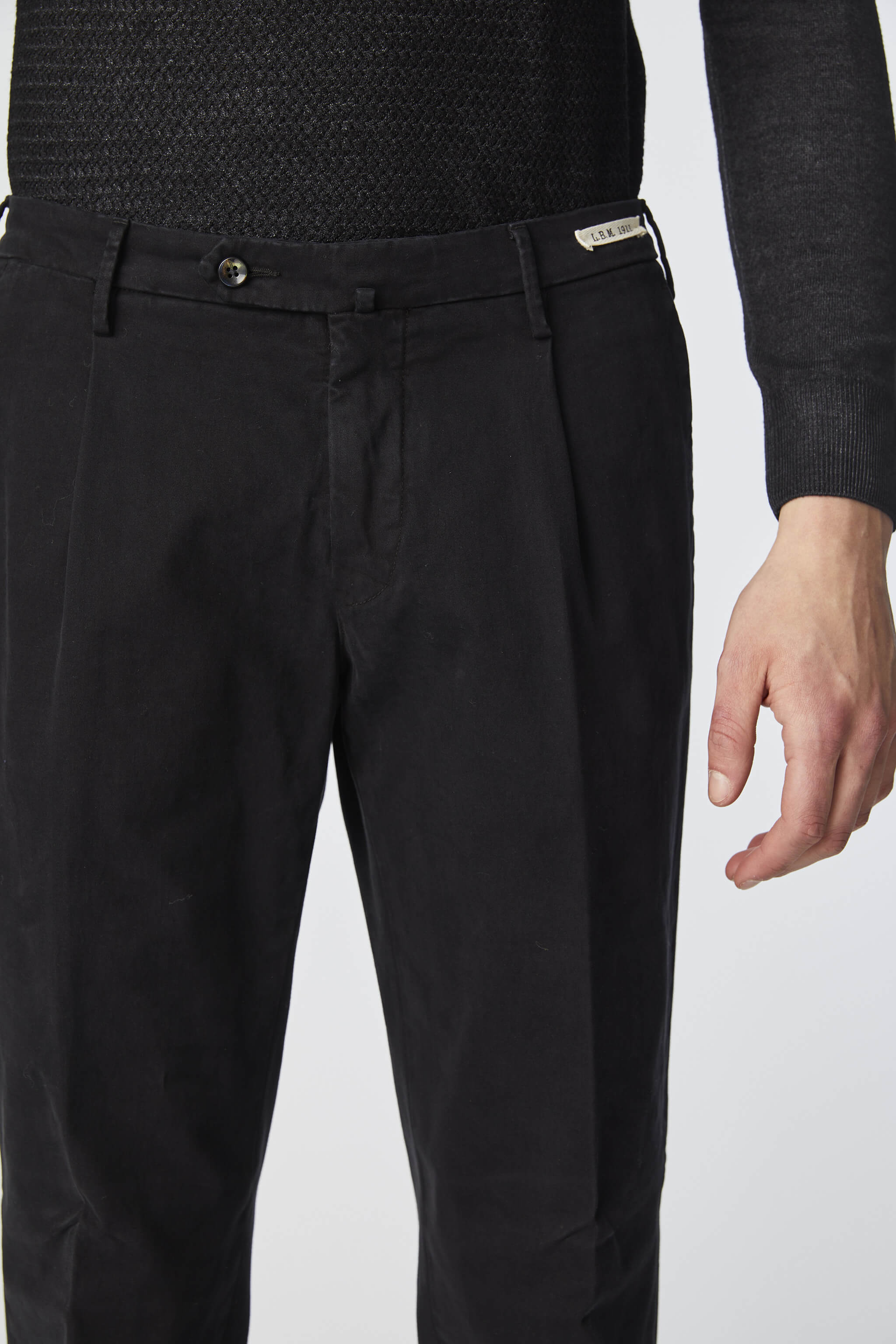 Garment-dyed MICHAEL pants in black