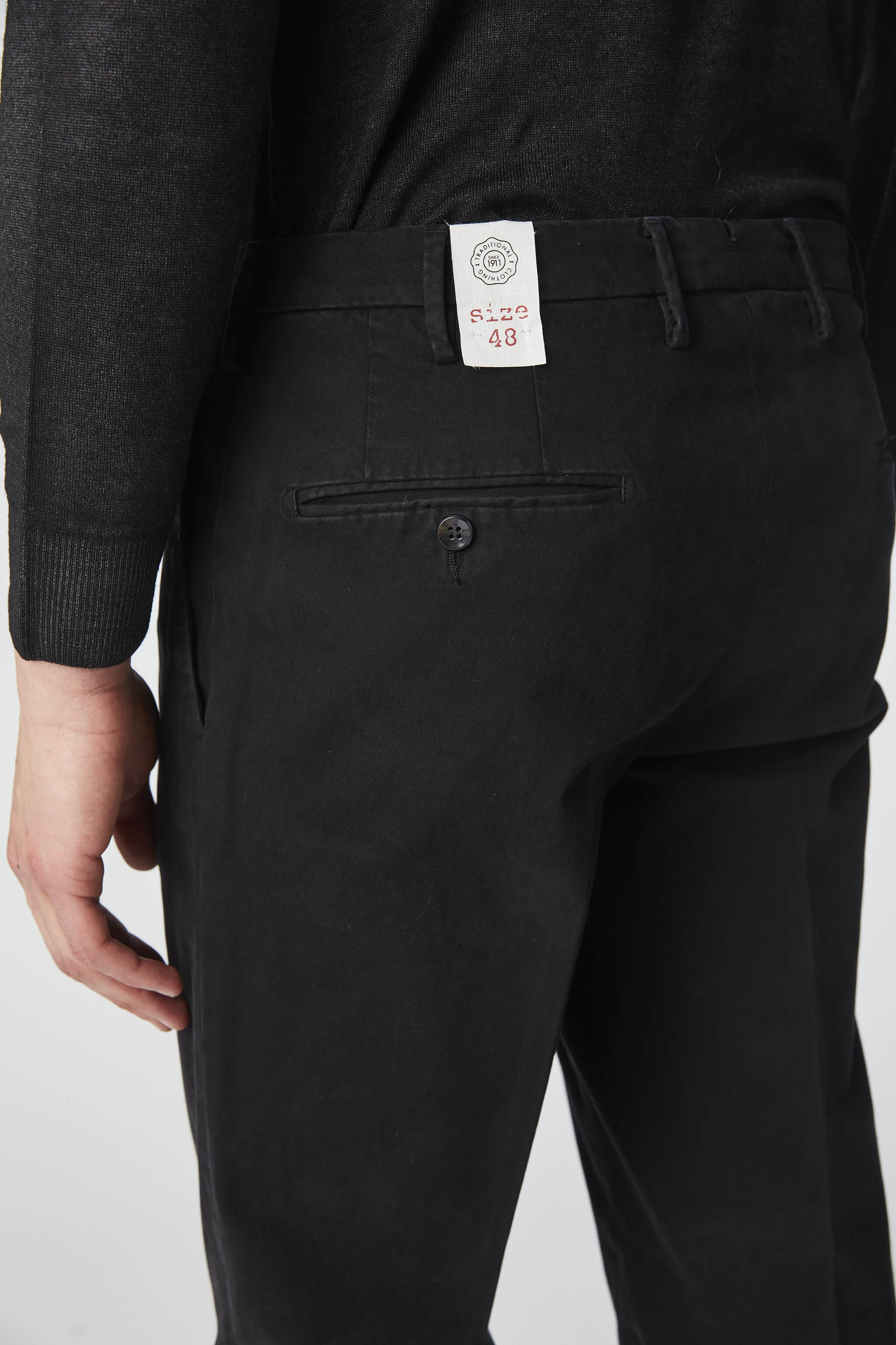 Garment-dyed MICHAEL pants in black